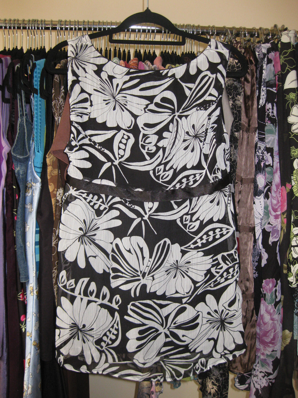 Vintage 2000s flowy top in black and white size 10