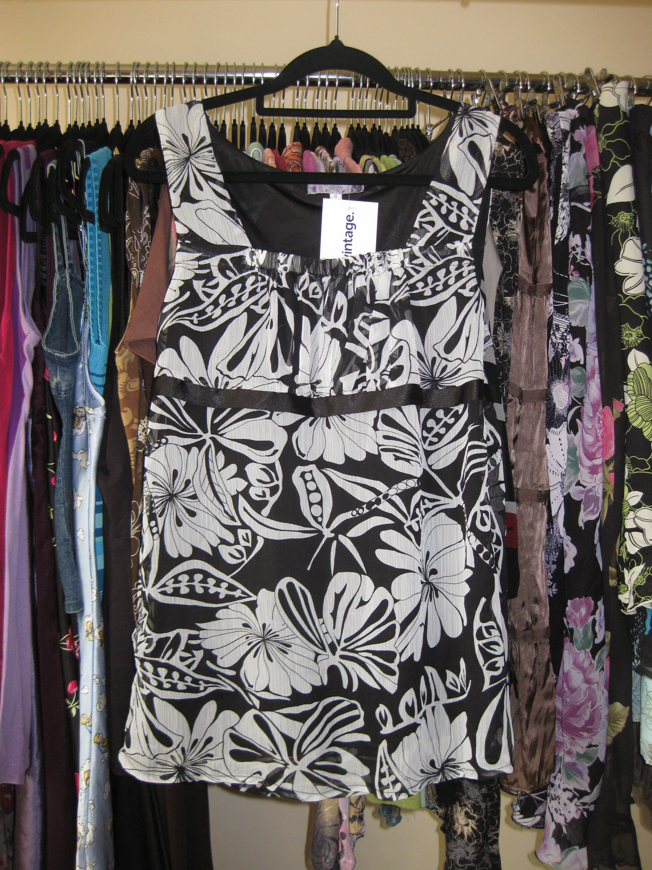 2000s black and white flowy top size 10