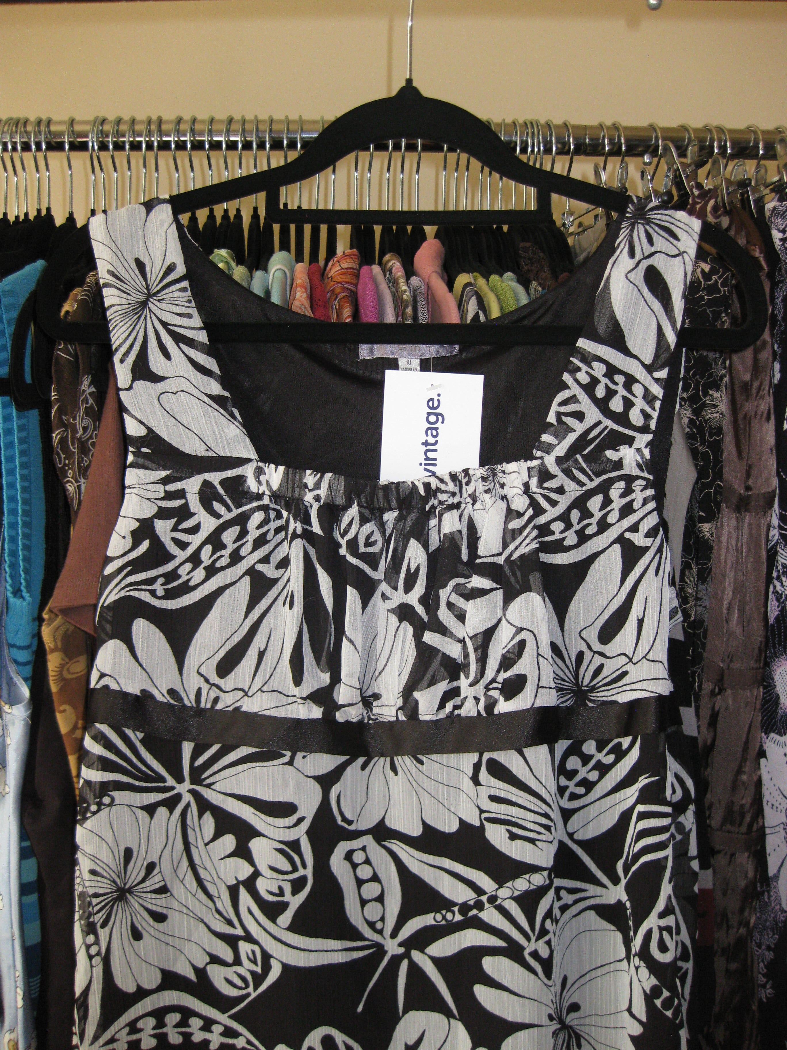 Y2K black and white flowy top size 10