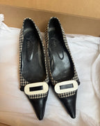 Black and White Pointed Courts