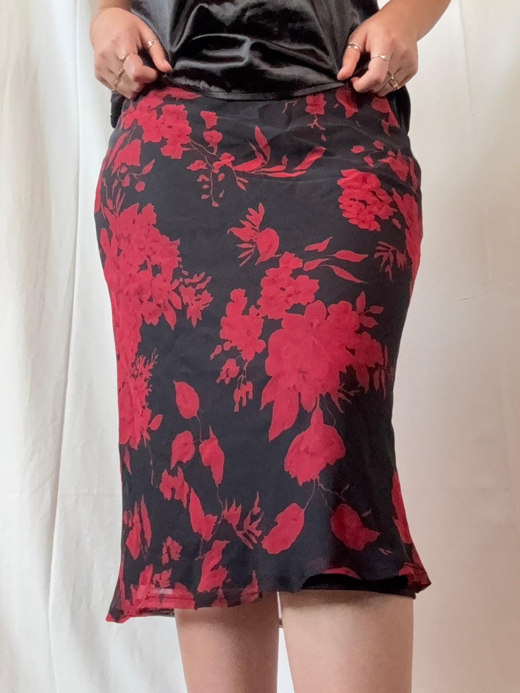 Red Floral Flowy Midi Skirt | Estimated Size 12-14
