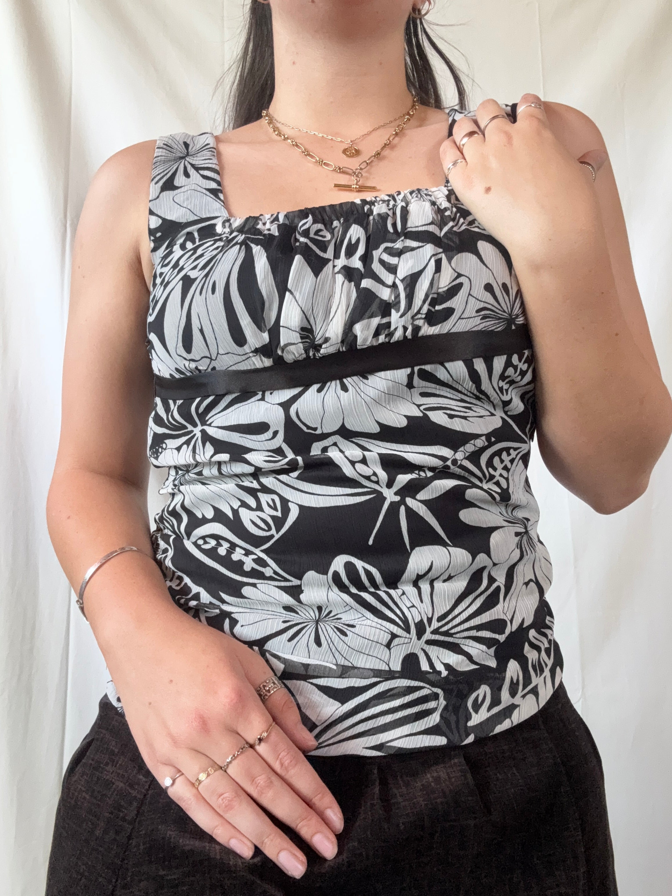 2000s Black & White Flowy Top | Size 10 - Zip Vintage
