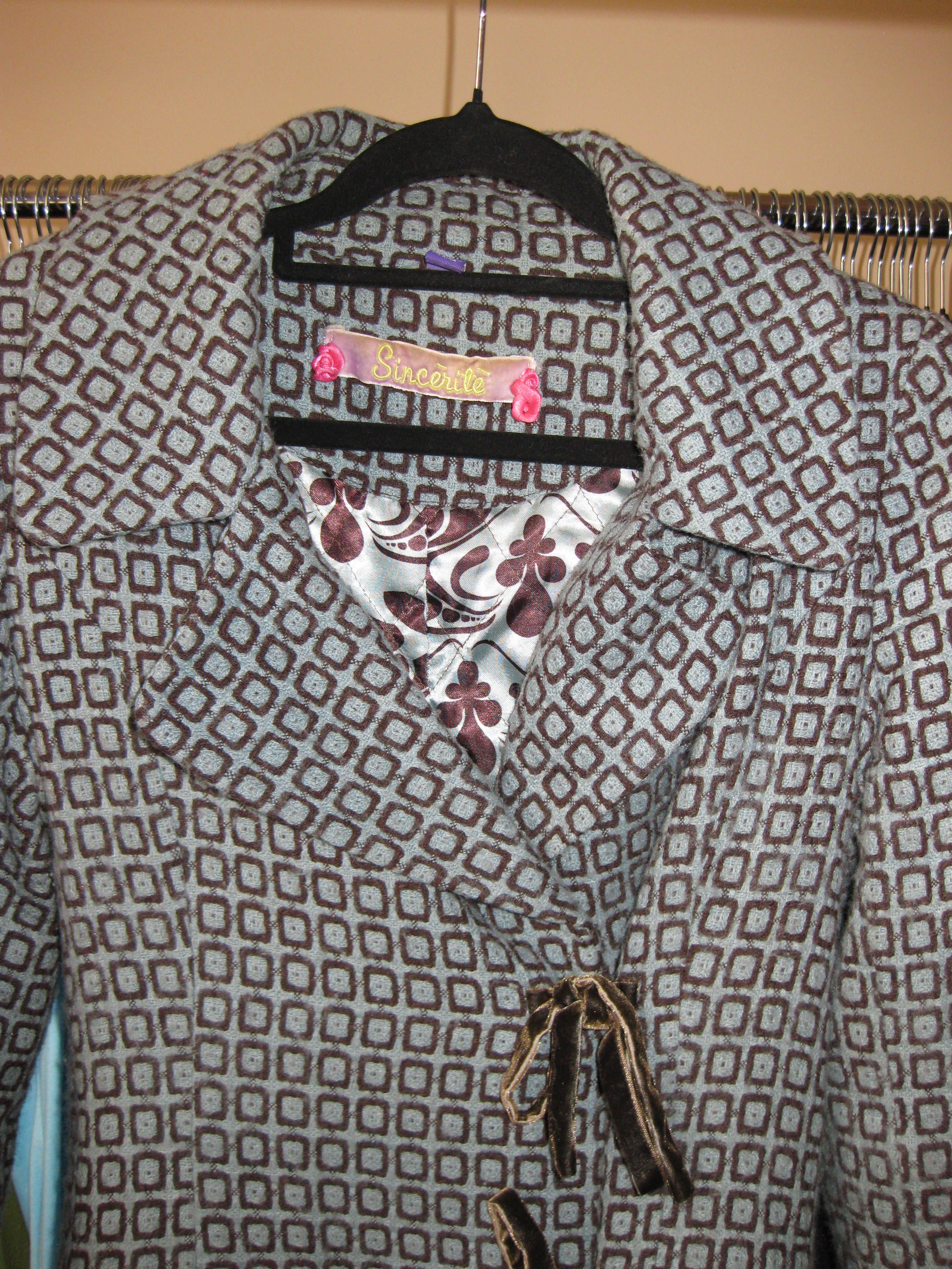 Blue and brown jacket featuring a 70s pattern, vintage style, size 10