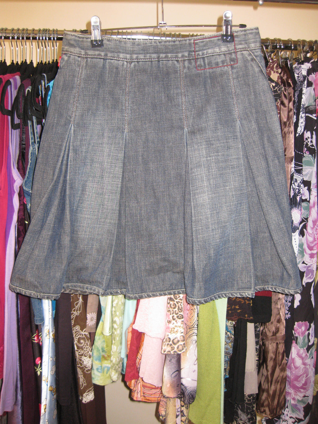 Denim midi skirt with flared silhouette by Levi’s