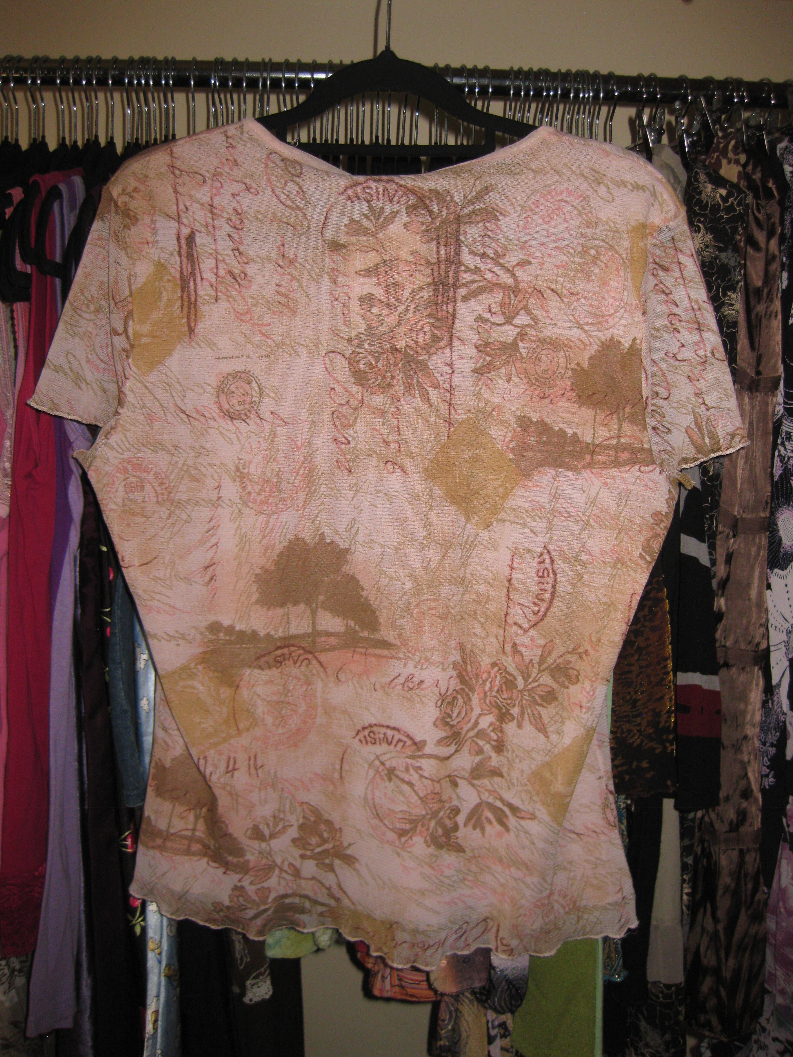 Graphic mesh top in pink