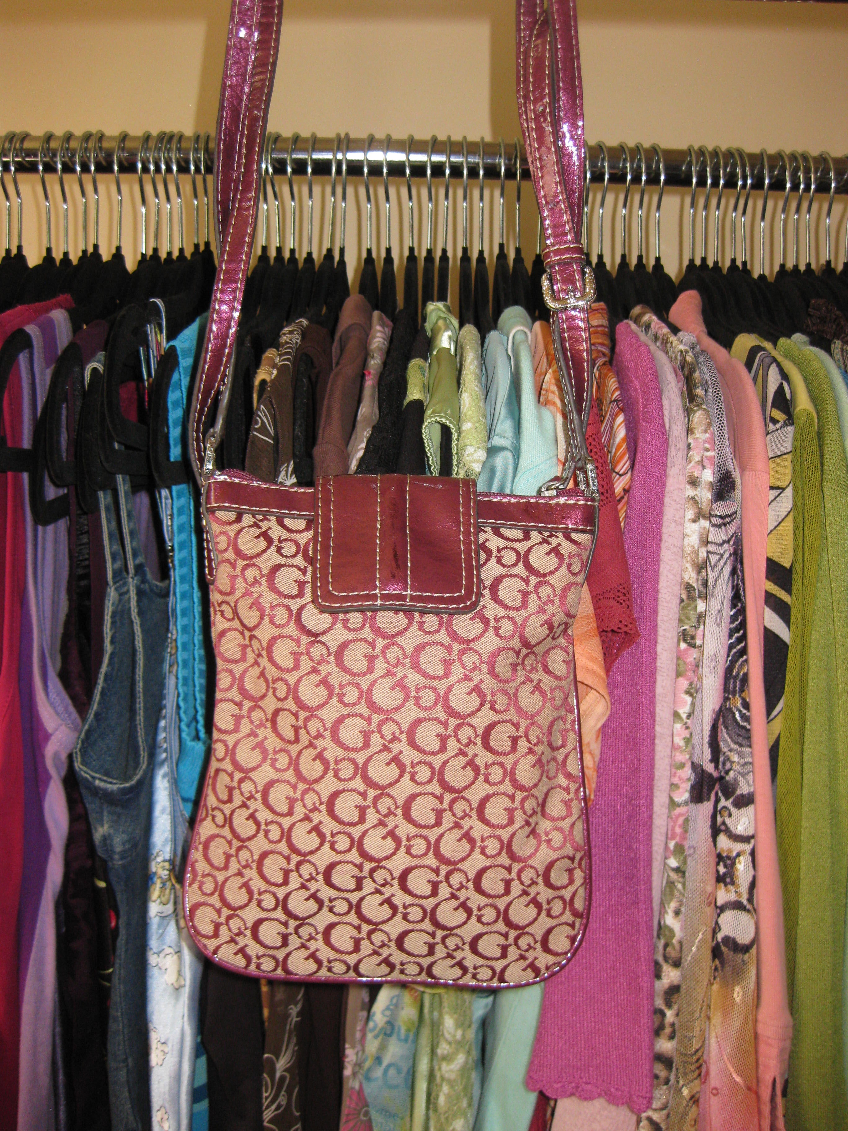 Pink vintage Guess crossbody bag with adjustable strap